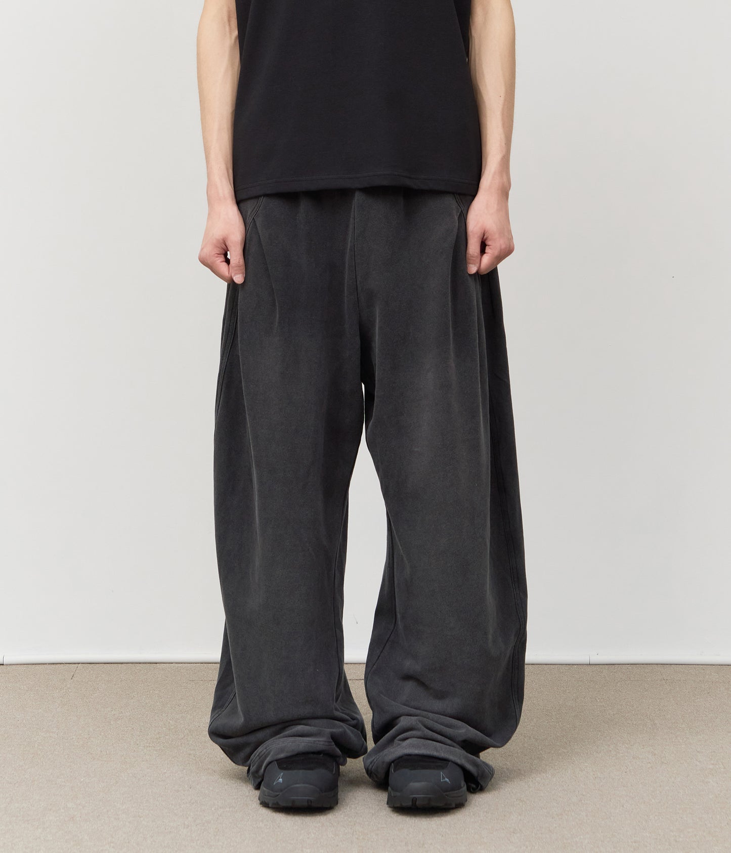 Pike Curved Sweatpants