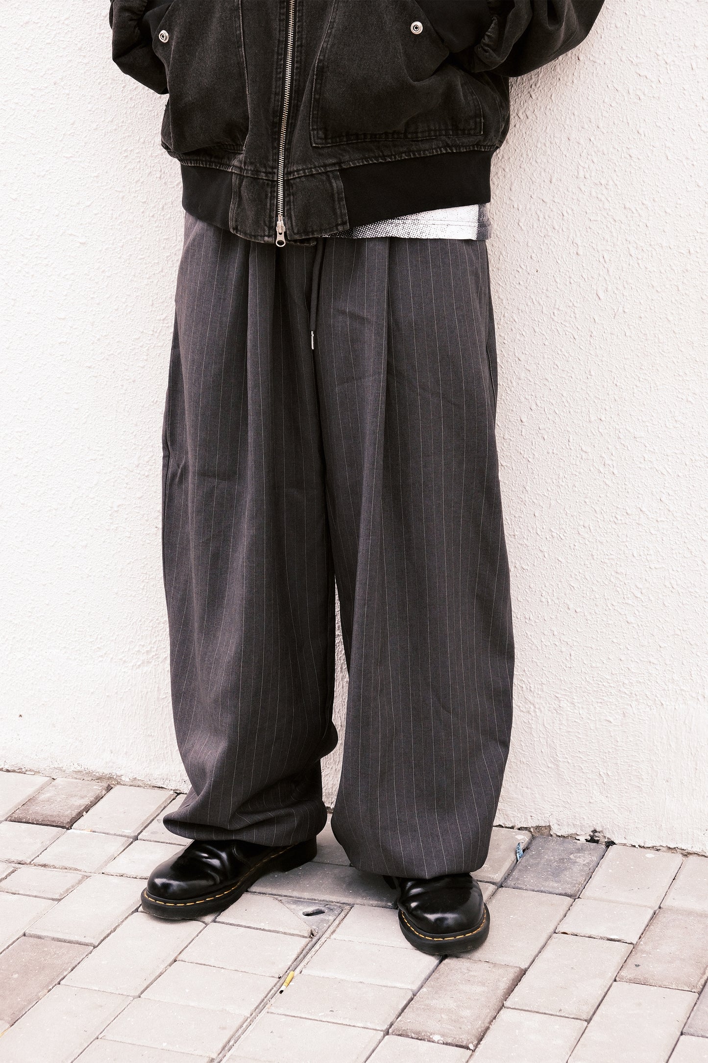 【BEST!!】 Drape Stripe Banding Slack (Charcoal)