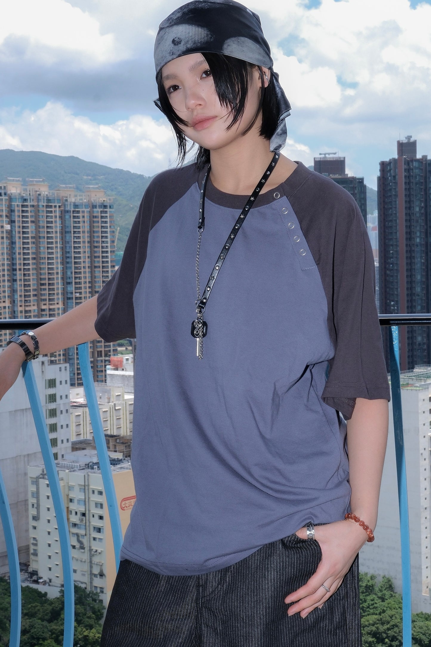 Button Raglan Tee (charcoal)