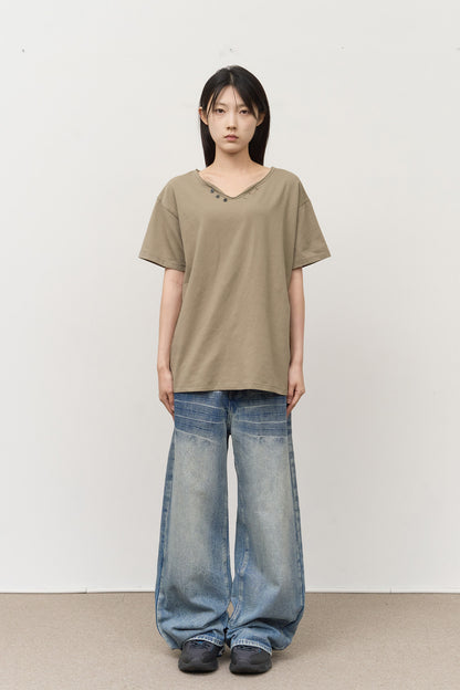 Washed V-neck Henley (khaki)