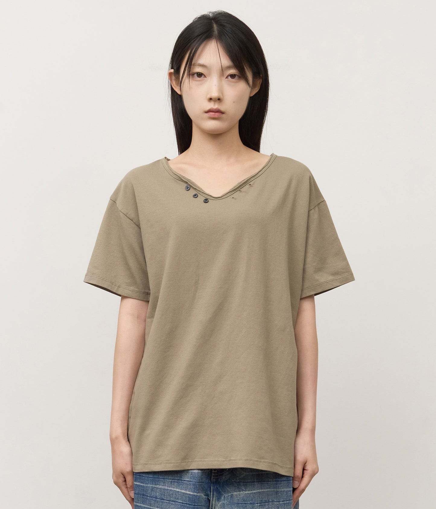 Washed V-neck Henley (khaki)
