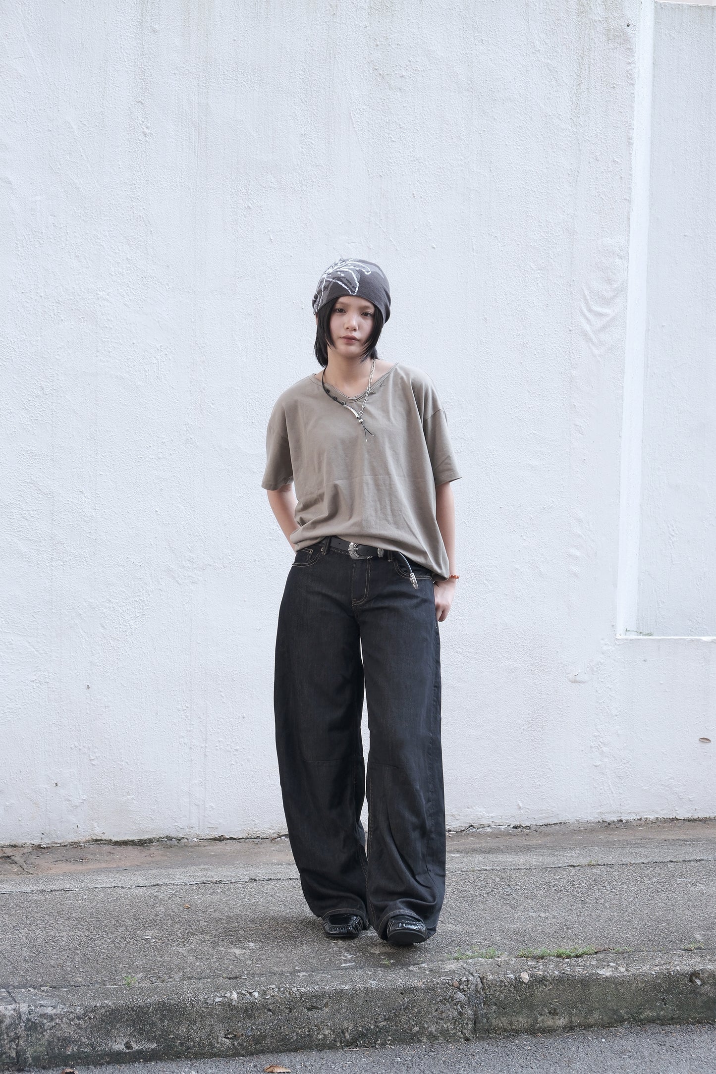 Washed V-neck Henley (khaki)