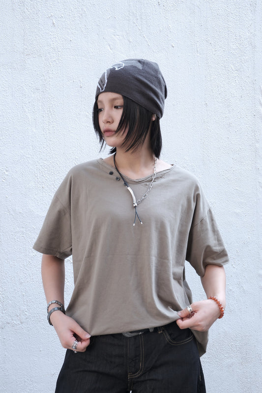 Washed V-neck Henley (khaki)