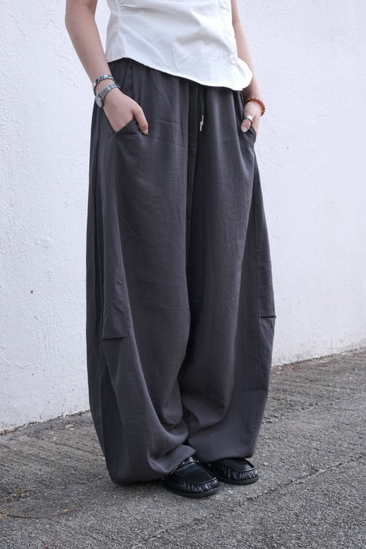 Barrel Pintuck Slack (charcoal)