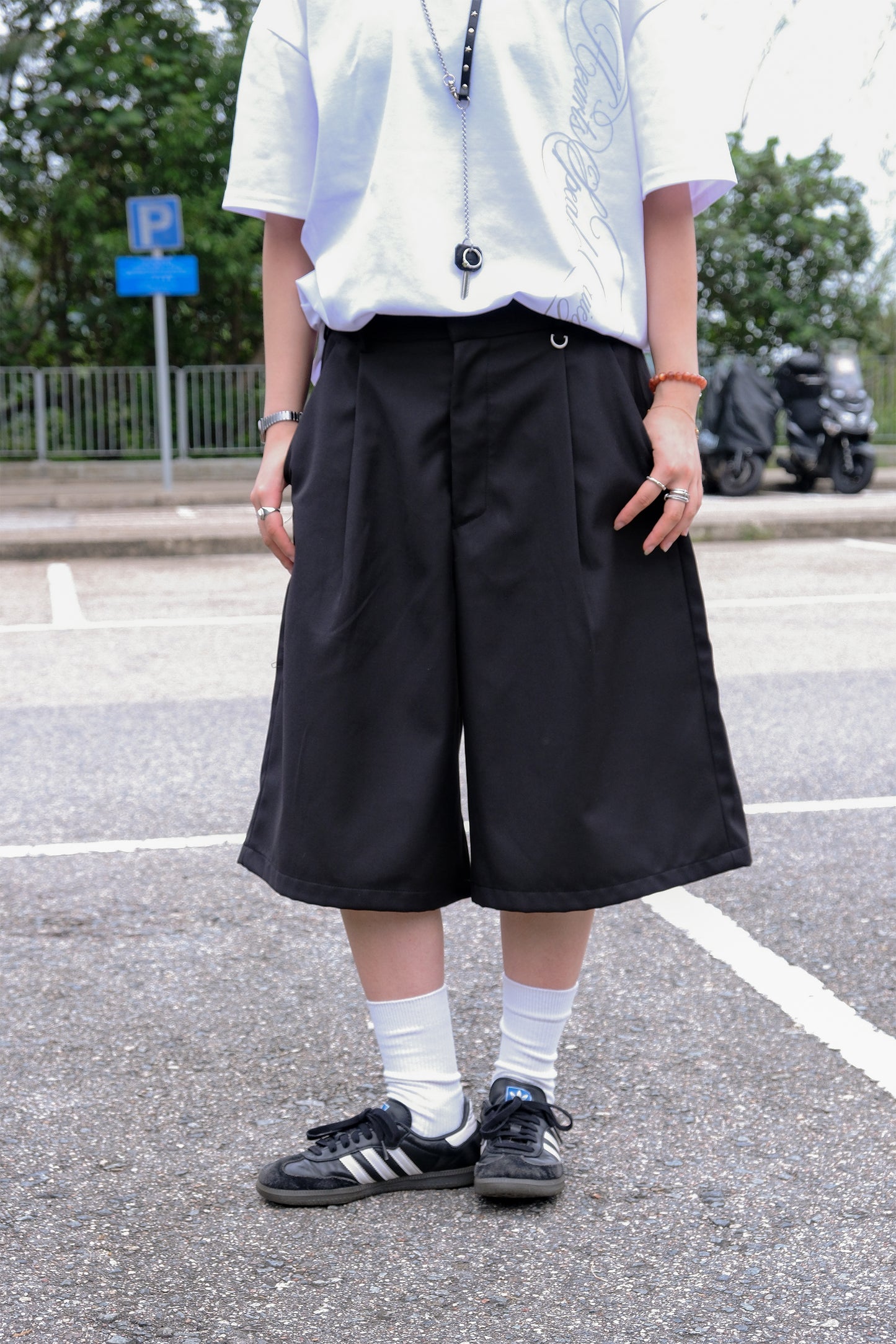 Stage Bermuda Trousers (black)