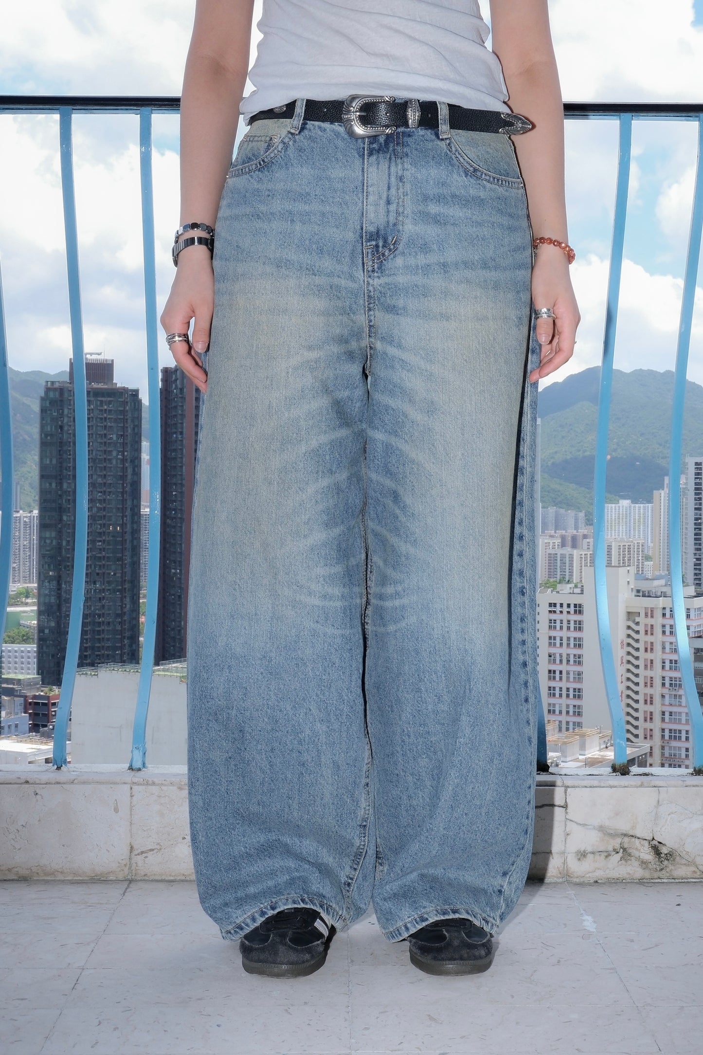 Vintage Curved Wide Jeans