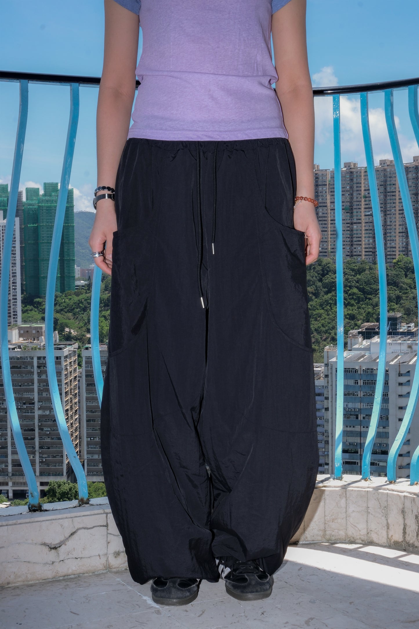 Curved Pocket Nylon Pants (black)