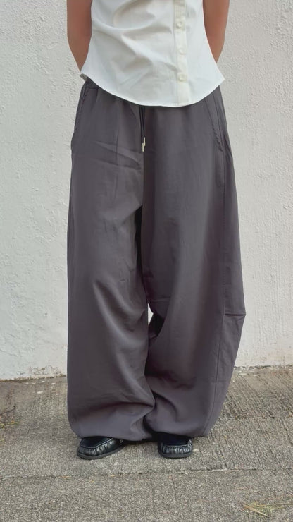 Barrel Pintuck Slack (charcoal)